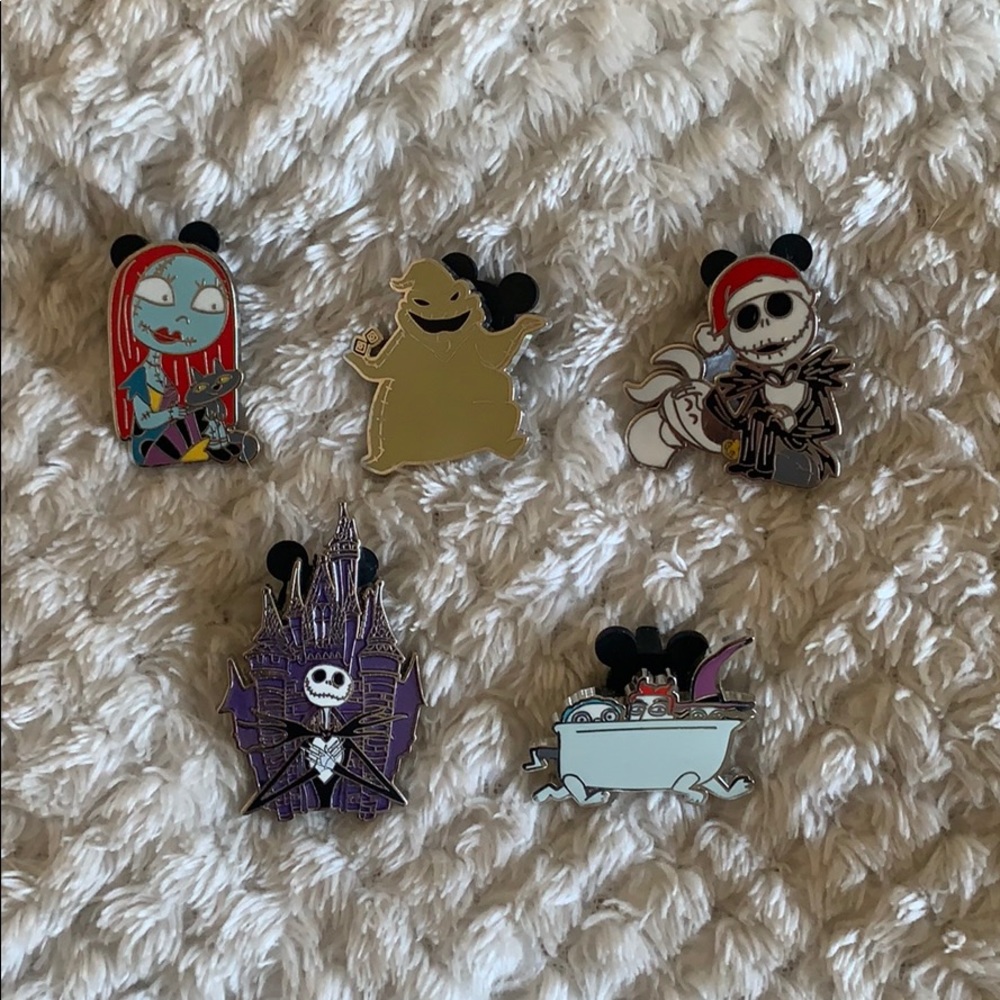 Disney nightmare before christmas pin set